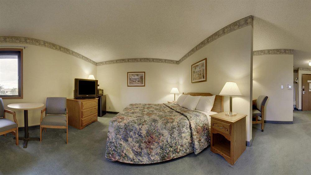Super 8 By Wyndham Green Bay Near Stadium Dış mekan fotoğraf